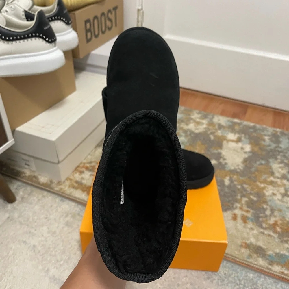 EUC Women’s Size 6 (Euro Sz 37) UGG Classic Short Stud II Winter Boote In Black - Picture 12 of 15